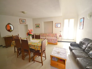 Interior - Holiday Home in Sesta Godano with BBQ (Sesta Godano)