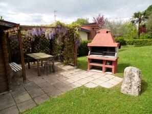 Outdoor dining - Villa in Barasso near Lake Varese (Barasso)