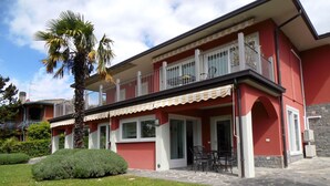 Exterior - Villa in Barasso near Lake Varese (Barasso)