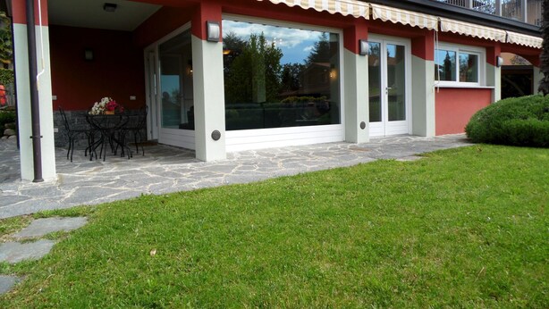 Exterior detail - Villa in Barasso near Lake Varese (Barasso)