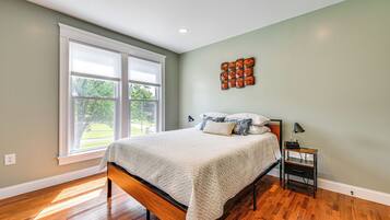 3 Schlafzimmer, Schreibtisch, Bügeleisen/Bügelbrett, Reisekinderbett