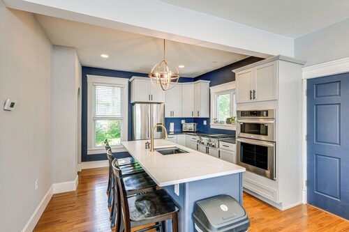 Pet-Friendly Lancaster Home 13 Mi to Dtwn Buffalo