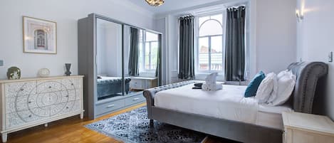 4 bedrooms, iron/ironing board, free WiFi, bed sheets