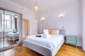 4 chambres, fer et planche à repasser, accès au Wi-Fi (inclus)