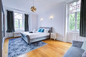 4 bedrooms, iron/ironing board, free WiFi, bed sheets