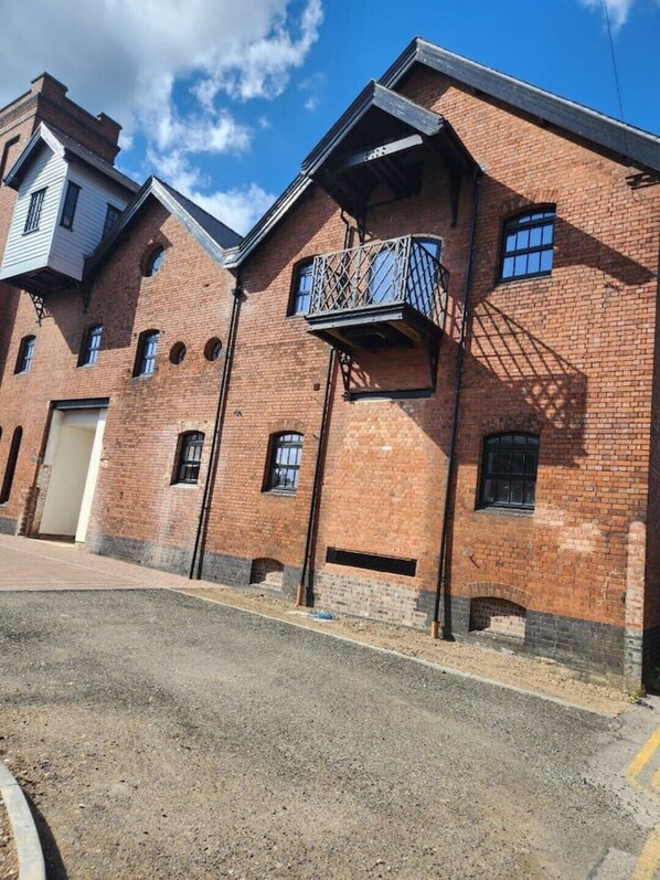 Exterior - HOME AWAY FROM HOME (Burton upon Trent)