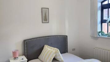 2 Schlafzimmer, BĂŒgeleisen/BĂŒgelbrett, WLAN, BettwĂ€sche