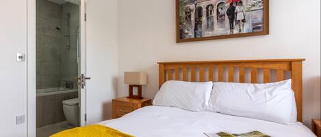 2 bedrooms, desk, iron/ironing board, free WiFi