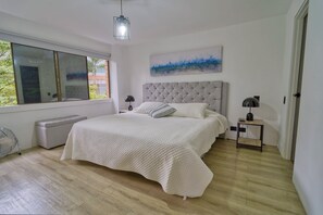 3 quartos, ferros/tábuas de passar roupa, Wi-Fi, roupa de cama