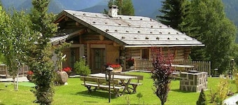 Cottage in Bellamonte with hot tub