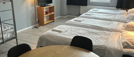 Family Quadruple Room | Soundproofing, free WiFi, bed sheets