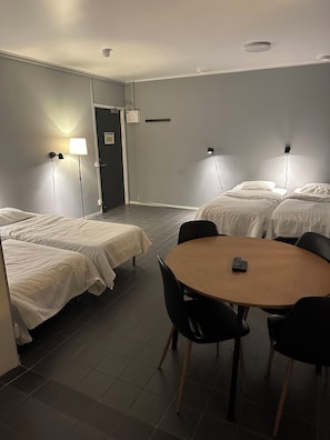 Chambre Quadruple Standard | Chambres insonorisées, Wi-Fi gratuit, draps fournis