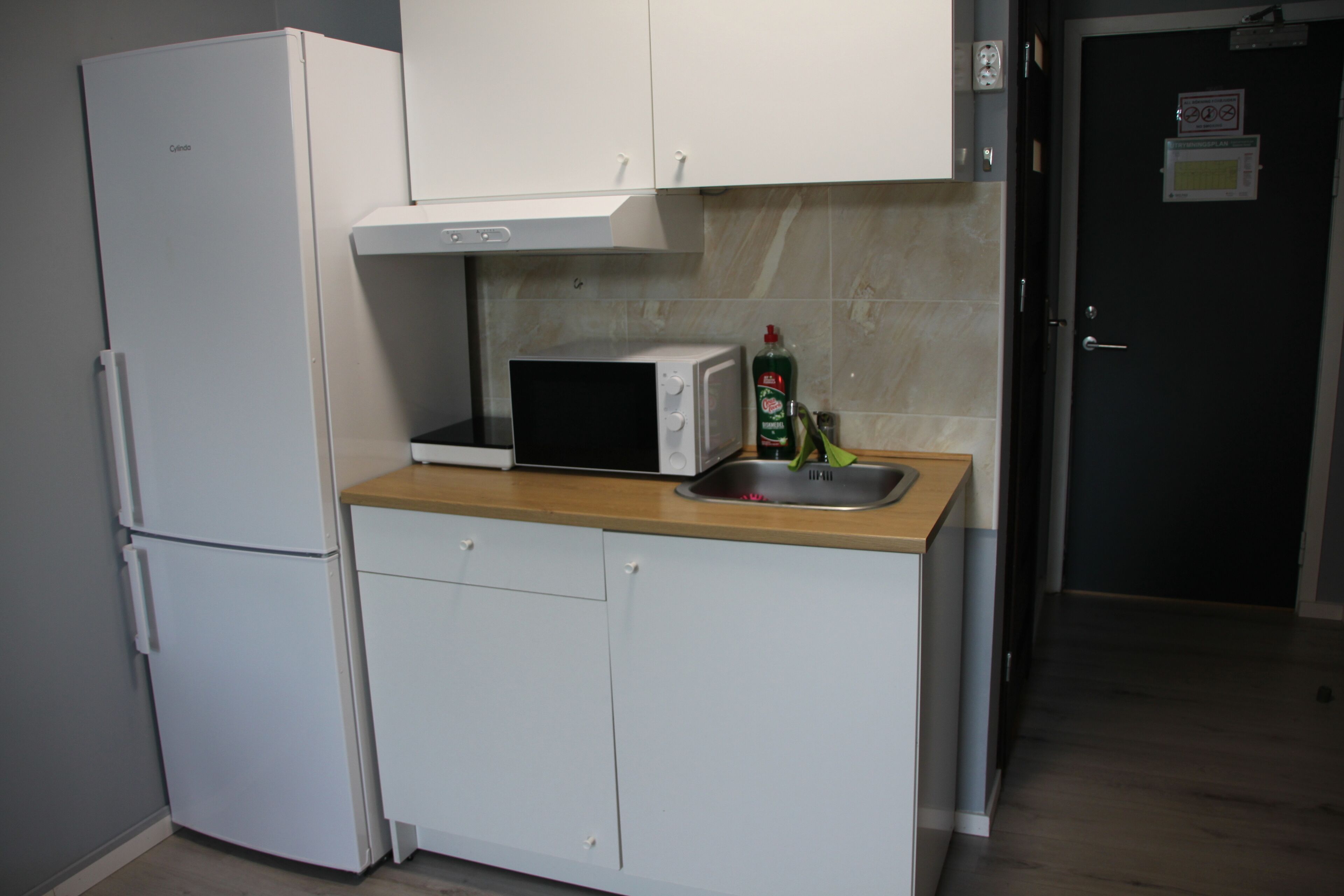 Fridge, microwave