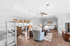 4 bedrooms, desk, iron/ironing board, free WiFi - PRIVATE BEACH/POOL ACCESS-Spacious and Comfortable-Relaxing Outdoor Space (Rosemary Beach)