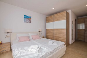 2 camere, una scrivania, Wi-Fi gratuito, lenzuola