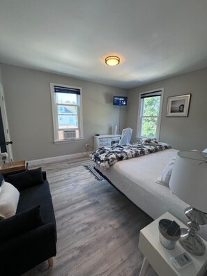 6 bedrooms, desk, iron/ironing board, WiFi