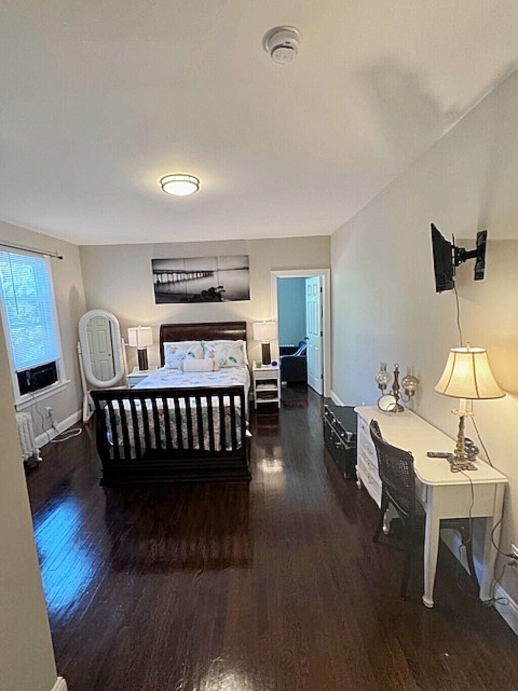 6 Schlafzimmer, Schreibtisch, Bügeleisen/Bügelbrett, WLAN