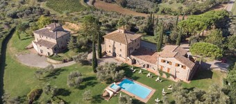 Tuscan Cottage with 2 Pools