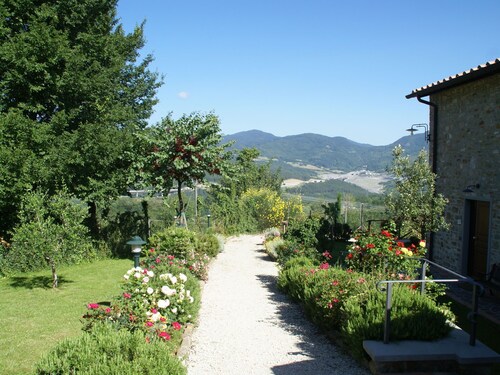 Ferienhaus in Montecarelli mit Pool
