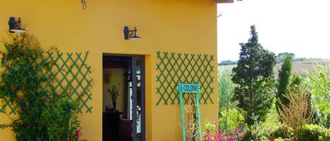 Entrance / Reception