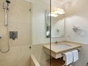 Bidet, towels - Garden & Wine Country Stay (Rignano Sull'arno)