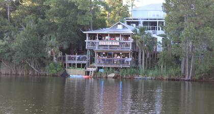 SUNNY NICEVILLE! Very Nice, new 3/2.5 Townhome .04 mile from water!