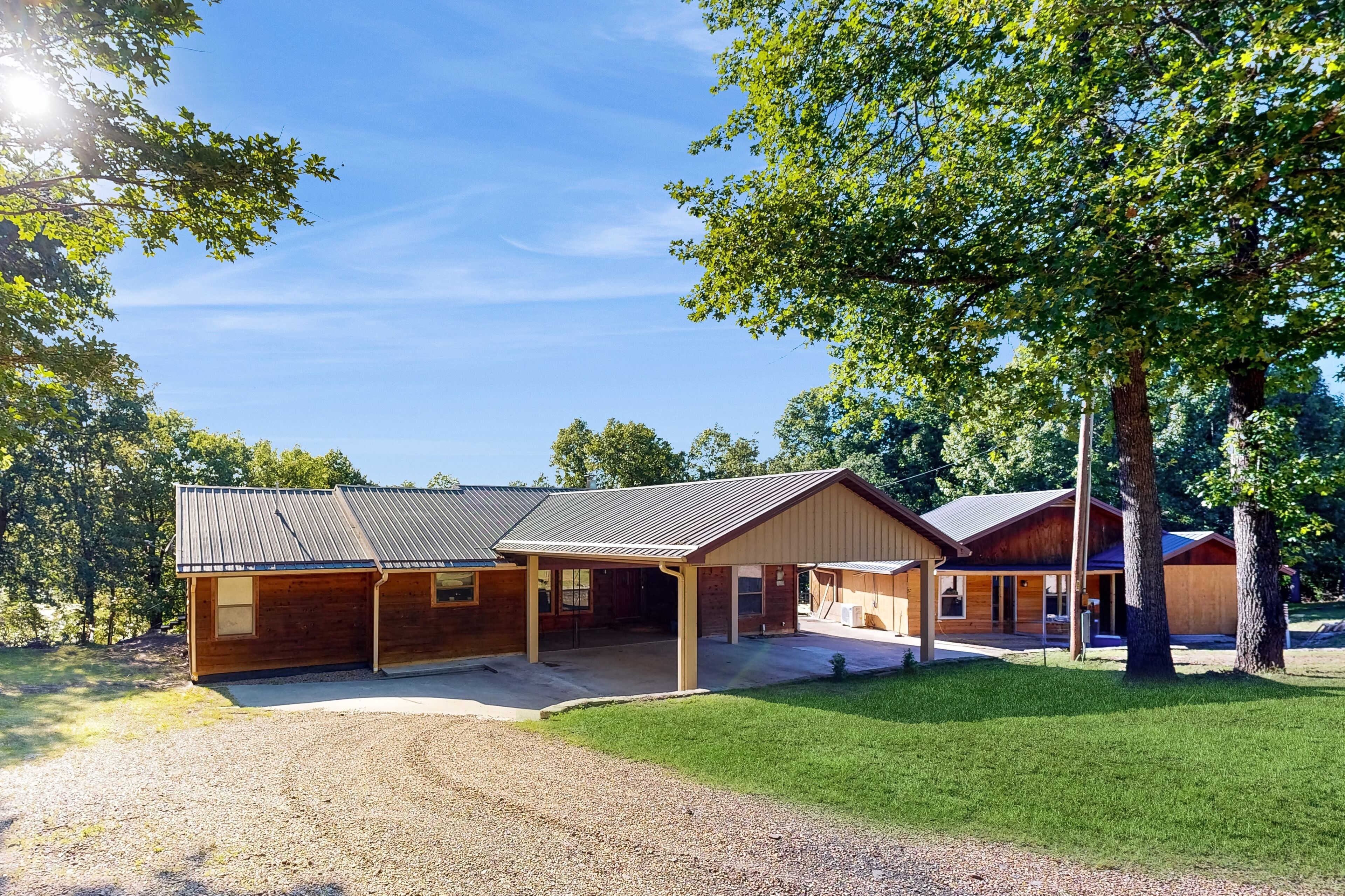 Gorgeous Lakefront Home, private dock and short walk to beach