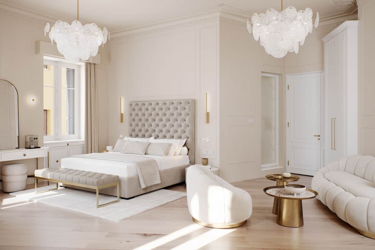 Um quarto moderno com uma cama grande, um sofá, uma mesa de centro e um candelabro.