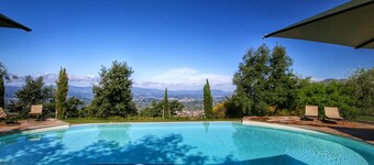 Majestic Farmhouse with Pool