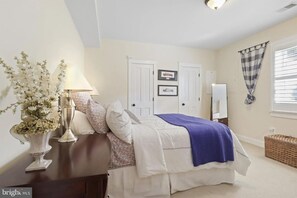 3 bedrooms, desk, iron/ironing board, travel cot