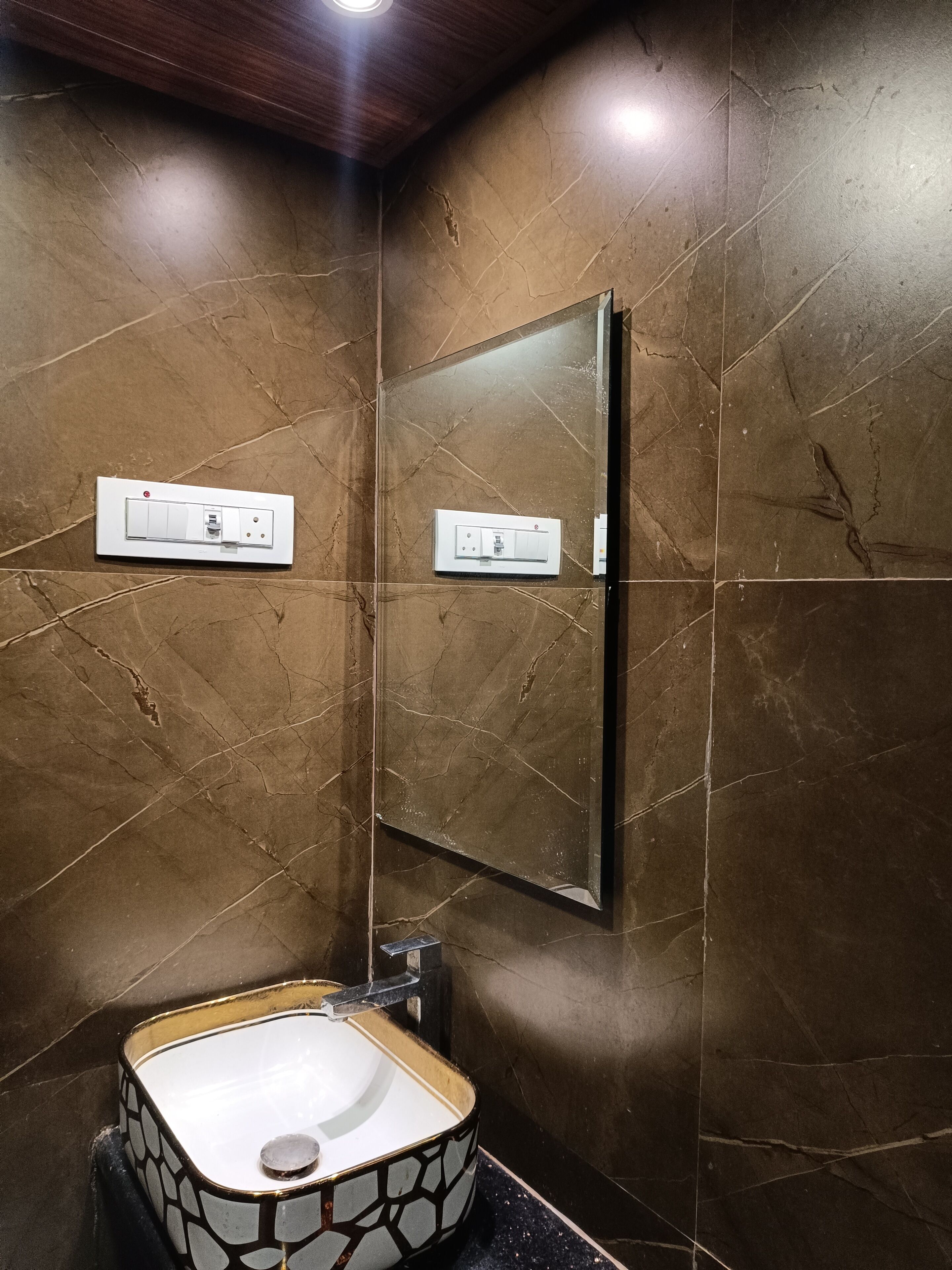 Deluxe Double Room | Bathroom | Shower, rainfall showerhead, towels, soap