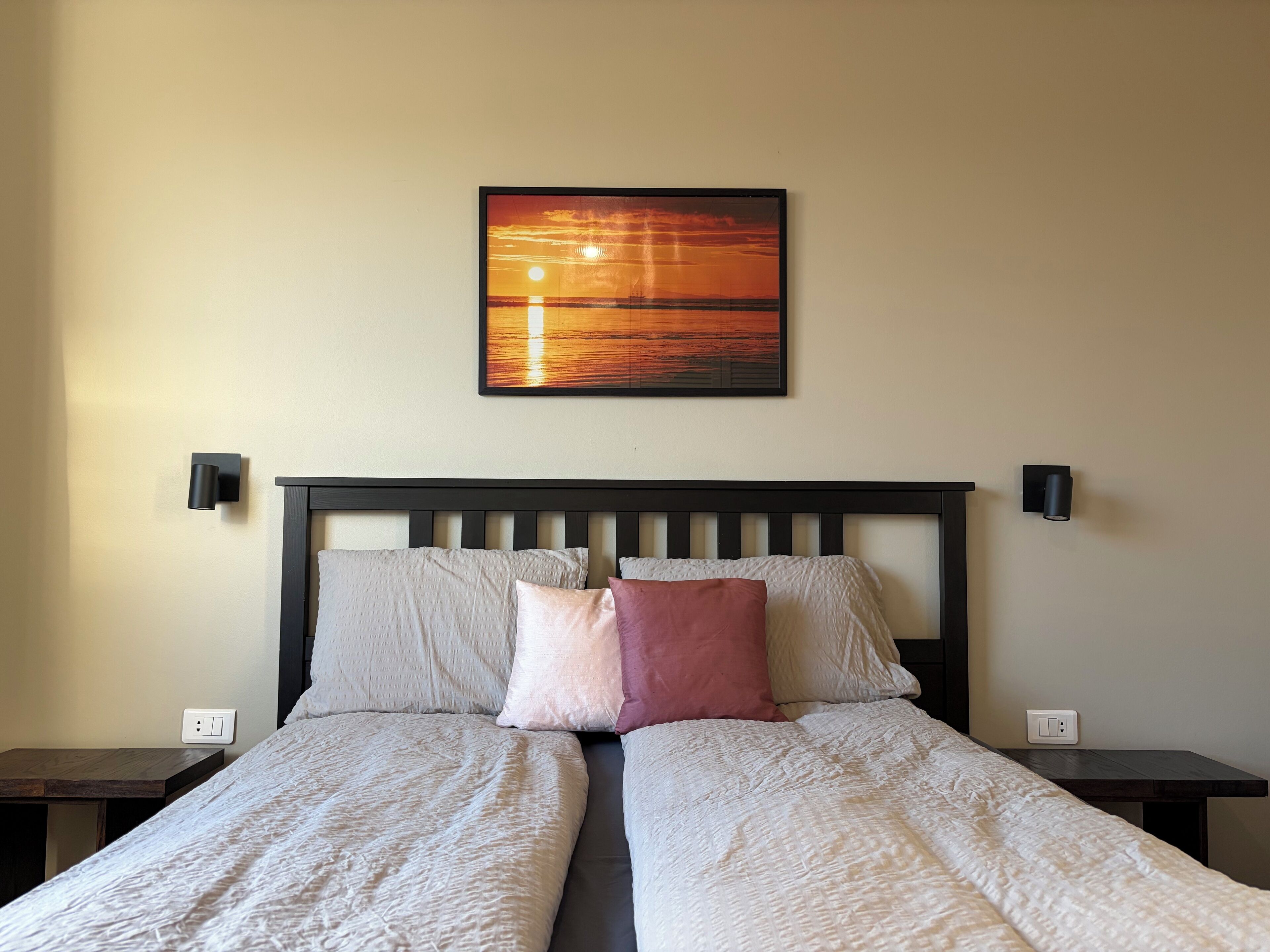 3 Schlafzimmer, Schreibtisch, Bügeleisen/Bügelbrett, Reisekinderbett
