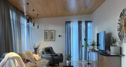 3BR Keflavík Home, Sleeps 7, 8 Min to KEF Airport
