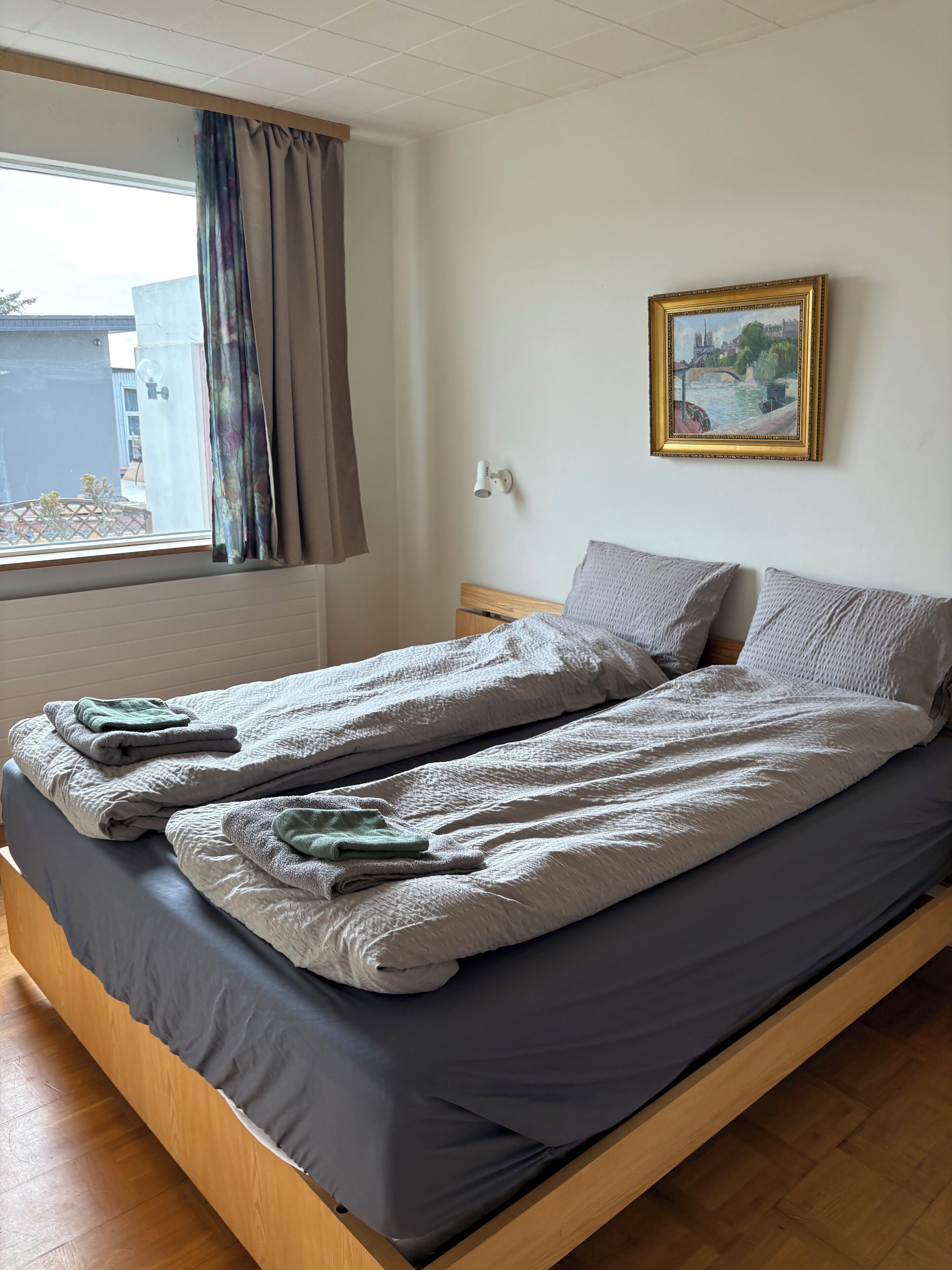 3 Schlafzimmer, Schreibtisch, Bügeleisen/Bügelbrett, Reisekinderbett