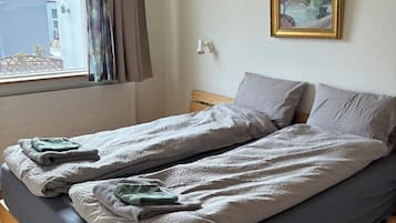 3 Schlafzimmer, Schreibtisch, Bügeleisen/Bügelbrett, Reisekinderbett