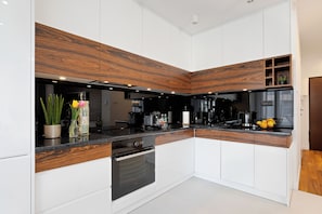 Deluxe Apartment, Courtyard View | Soundproofing, iron/ironing board, free WiFi, bed sheets - Apartamenty Prestige Browar Lubicz (Kraków)