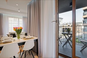 Deluxe Apartment, Courtyard View | Soundproofing, iron/ironing board, free WiFi, bed sheets - Apartamenty Prestige Browar Lubicz (Kraków)