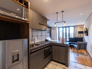Fridge, microwave, oven, stovetop - NOK Amazing Studio in Candelaria (Bogotá)