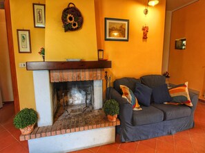 Télévision, cheminée