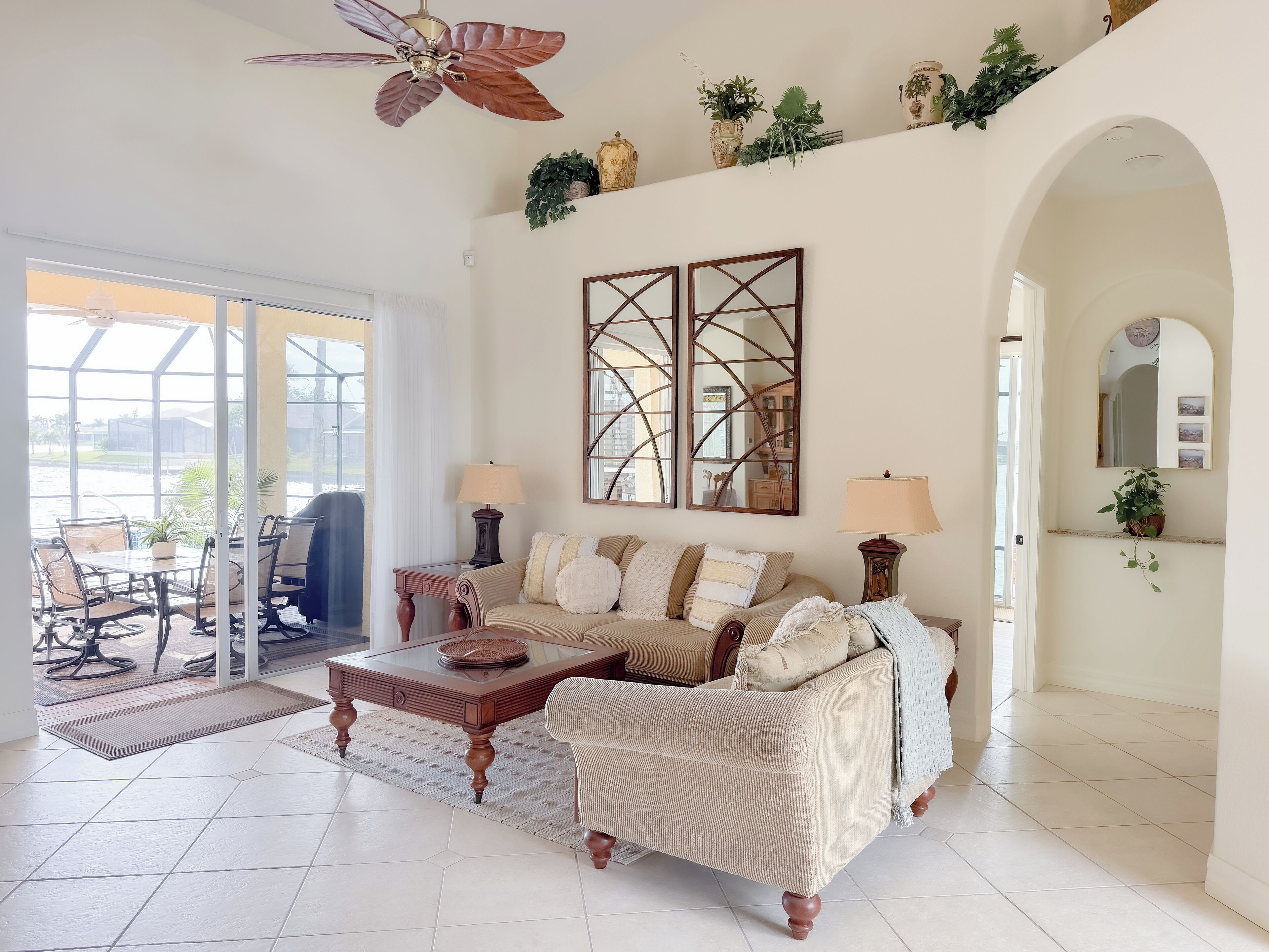 Smart-TV, DVD-Player, Tischtennisplatte, Stereoanlage