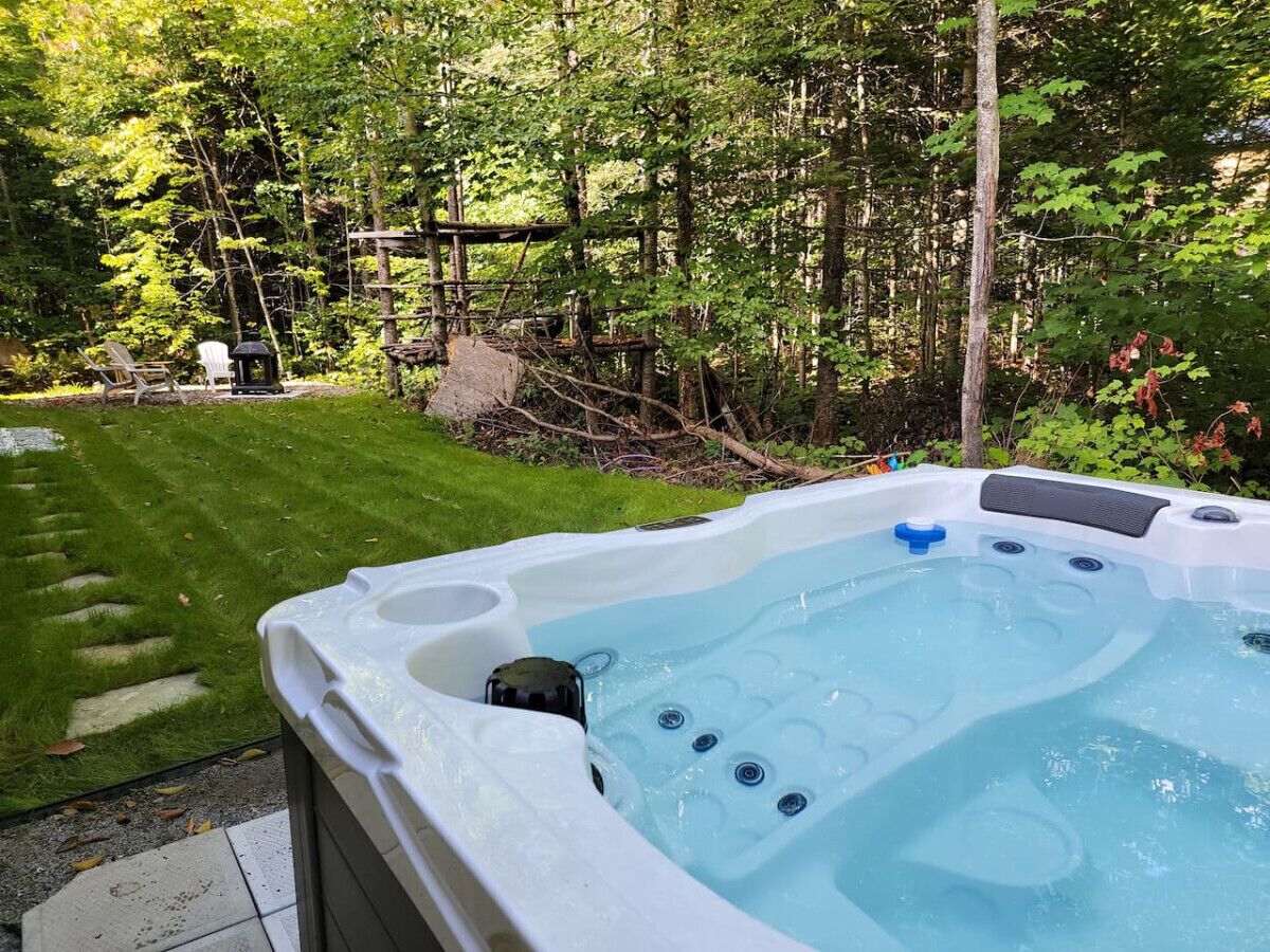 Bañera de hidromasaje al aire libre