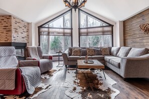 Smart-TV, Kamin, Videospiele, Arbeitsbereiche