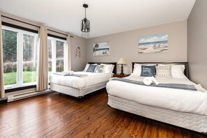 4 Schlafzimmer, Schreibtisch, BĂŒgeleisen/BĂŒgelbrett, Reisekinderbett