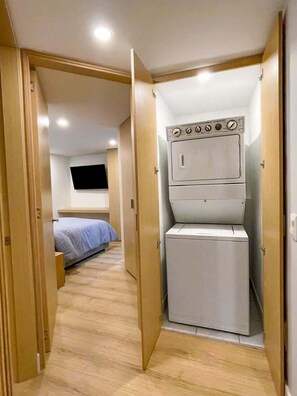 3 bedrooms, iron/ironing board, WiFi