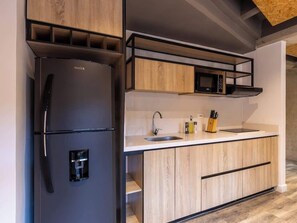 Fridge, microwave, oven, stovetop - NOK Incredible 1 BR in Chapinero (Bogotá)