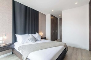 3 slaapkamers, een strijkplank/strijkijzer, wifi, beddengoed