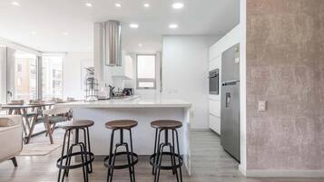 Coffee/tea maker, fridge, microwave, oven