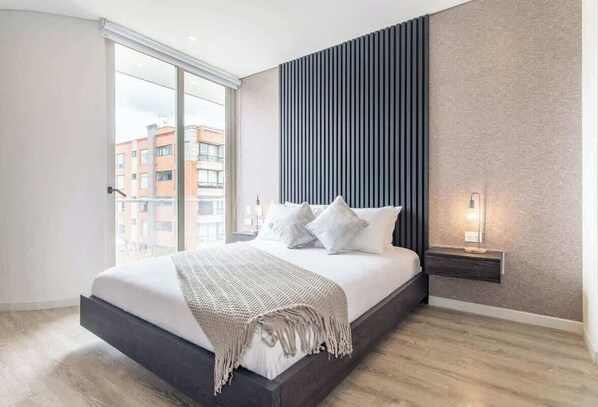 3 chambres, fer et planche à repasser, Wi-Fi, draps fournis