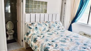 1 habitación, tabla de planchar con plancha, wifi gratis y ropa de cama