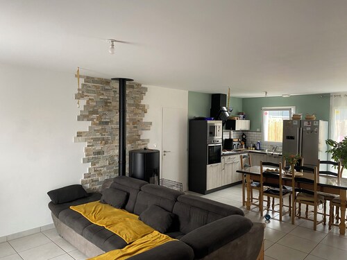 Chambre chez l’habitant à louer . 
Maison dans un lotissement très calme.